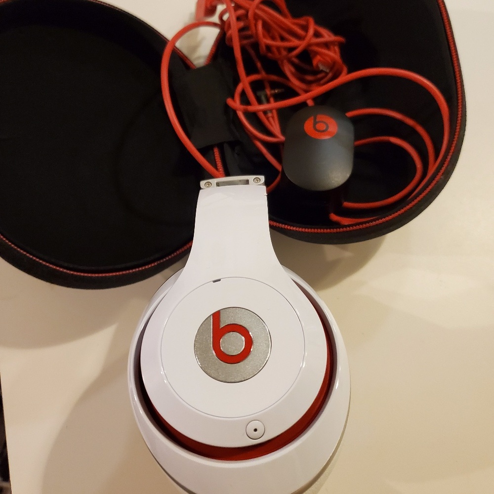 Beats Studio (1st Gen) Wired Over-Ear Headphone